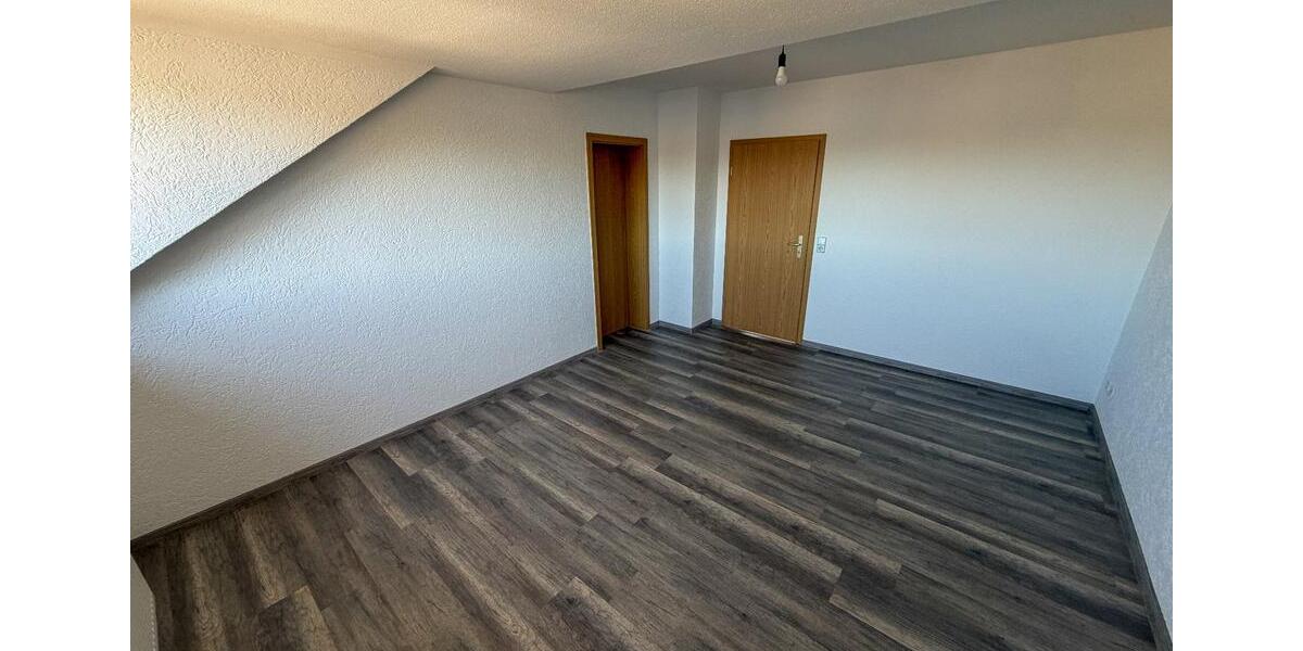 Dachgeschoßwohnung Werdau - 3 Zimmer, 67 m&sup2;, 334&euro; | Angebot:26131598