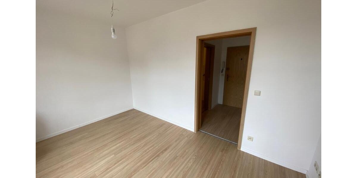 Dachgeschoßwohnung Werdau - 1.5 Zimmer, 35 m&sup2;, 193&euro; | Angebot:20345816