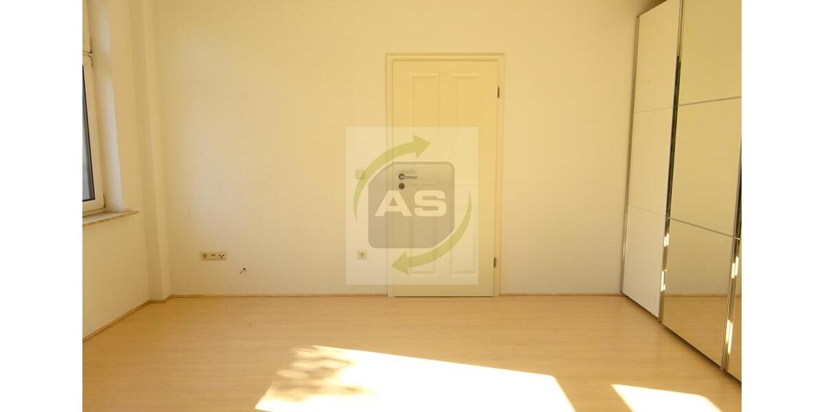 Etagenwohnung Zwickau - 5 Zimmer, 130 m&sup2;, 1.150&euro; | Angebot:26624039