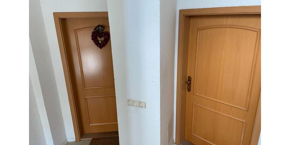 Etagenwohnung Reichenbach im Vogtland - 3 Zimmer, 83 m&sup2;, 480&euro; | Angebot:25351039