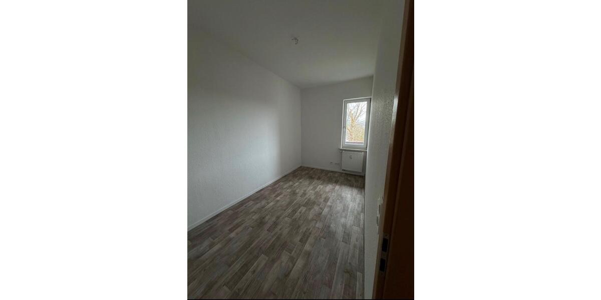Hochparterre Greiz - 3 Zimmer, 66 m&sup2;, 380&euro; | Angebot:25923859