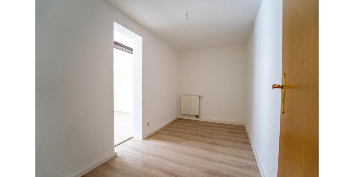 Dachgeschoßwohnung Limbach-Oberfrohna Oberfrohna - 4 Zimmer, 91 m&sup2;, 546&euro; | Angebot:25053007