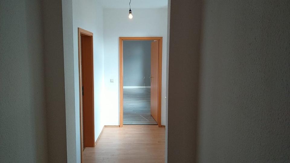 Etagenwohnung Reichenbach im Vogtland - 2 Zimmer, 66 m&sup2;, 300&euro; | Angebot:24813984