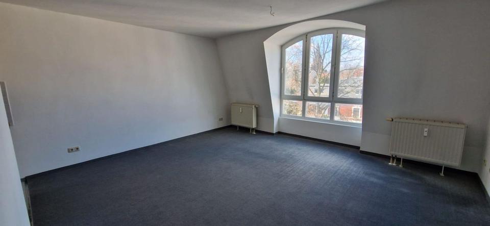 Dachgeschoßwohnung Zwickau Zwickau-Nord - 1 Zimmer, 33 m&sup2;, 230&euro; | Angebot:26676972