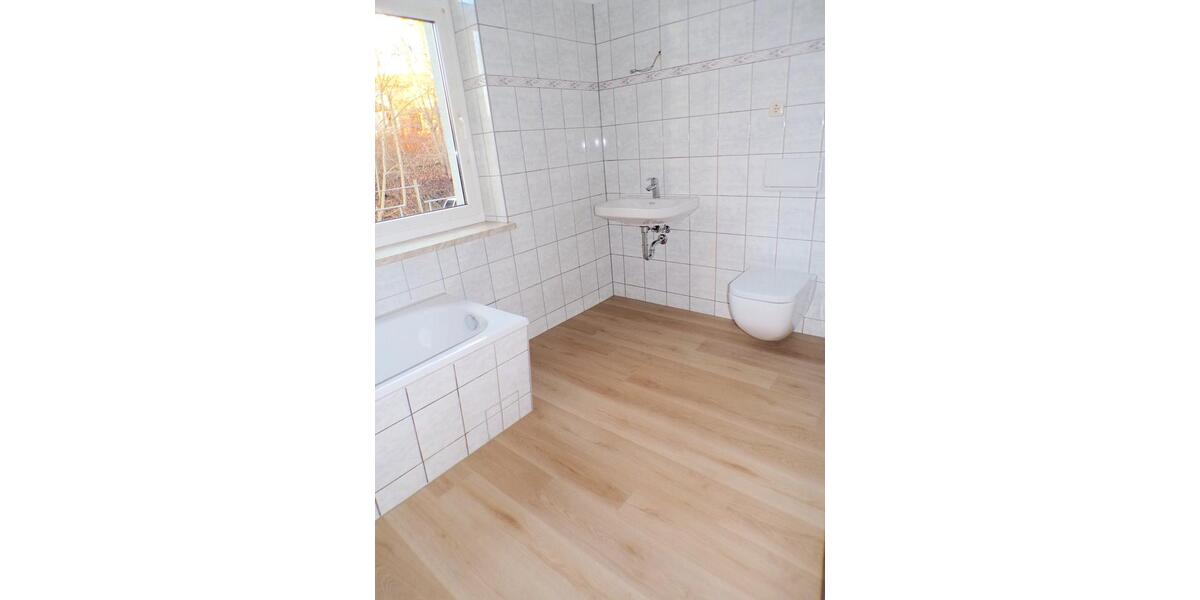 Etagenwohnung Werdau - 3 Zimmer, 74 m&sup2;, 430&euro; | Angebot:24214753