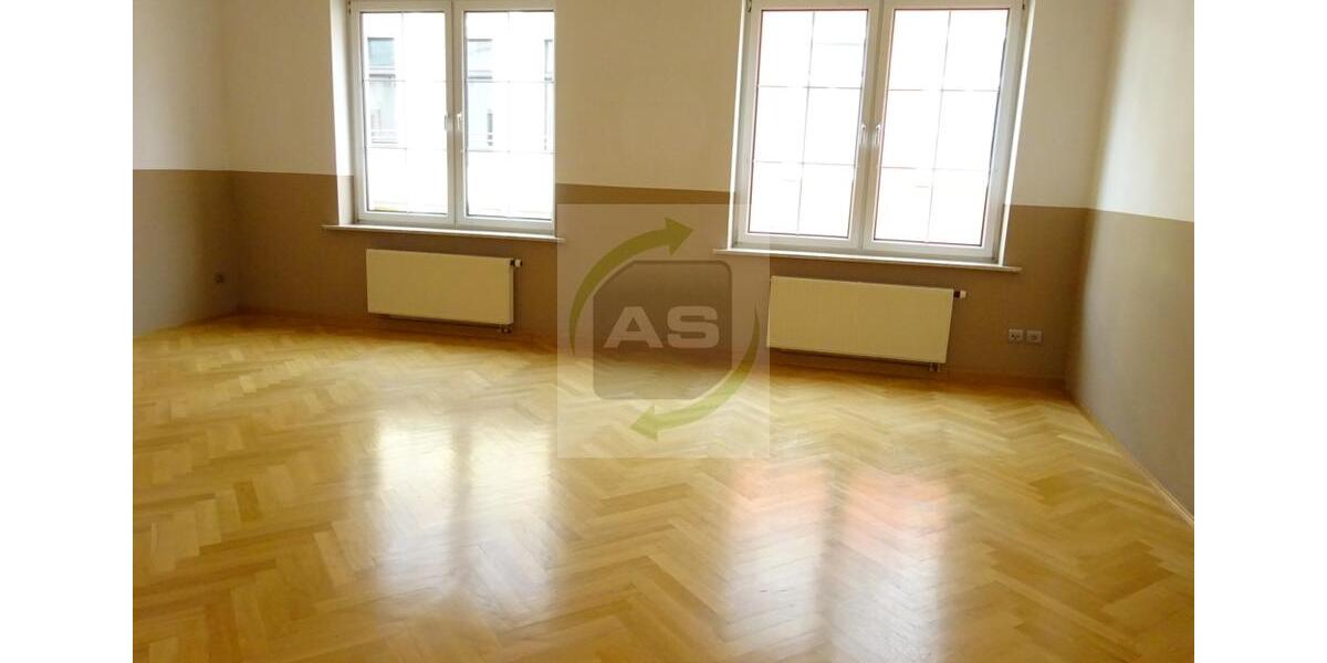 Etagenwohnung Zwickau - 3 Zimmer, 132 m&sup2;, 925&euro; | Angebot:25101791