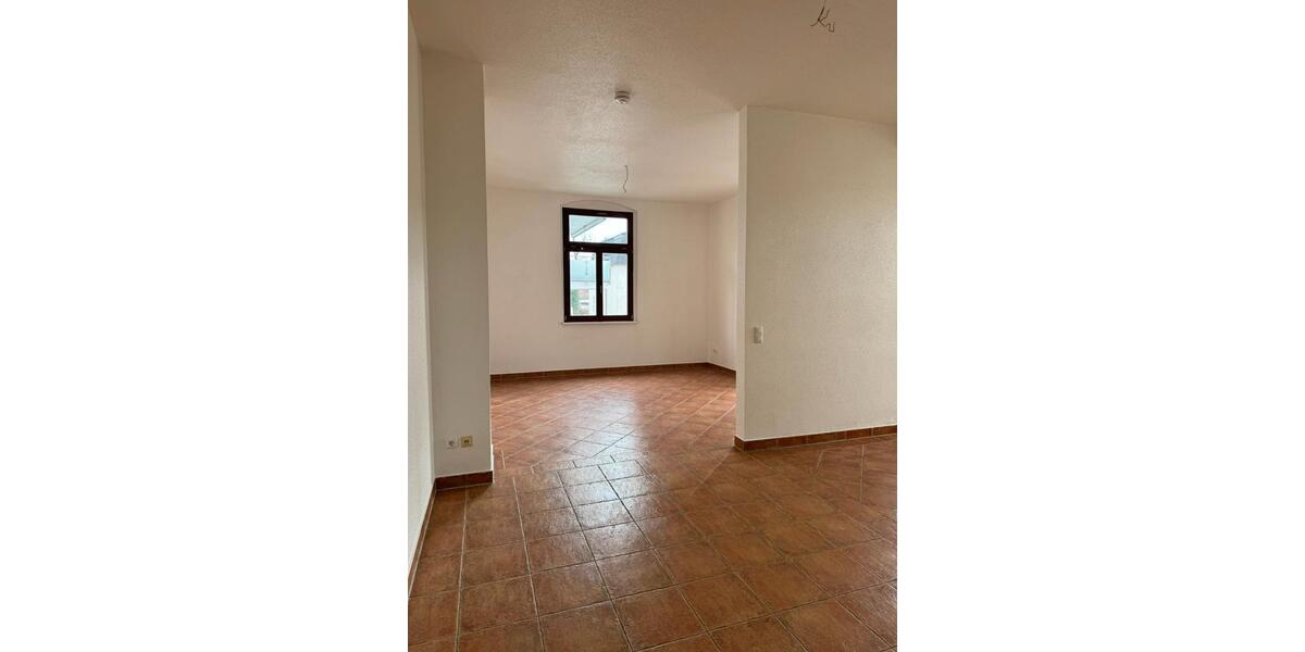 Erdgeschoßwohnung Reichenbach im Vogtland - 2 Zimmer, 83 m&sup2;, 414&euro; | Angebot:25907379