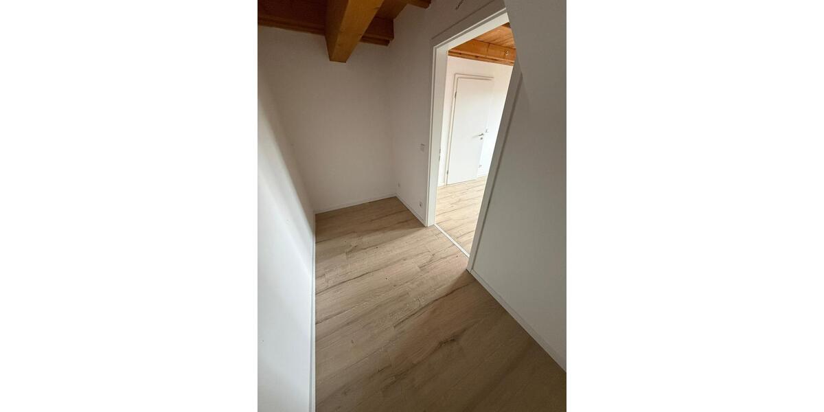 Dachgeschoßwohnung Lichtenstein (Sachsen) - 3.5 Zimmer, 76 m&sup2;, 460&euro; | Angebot:25902789