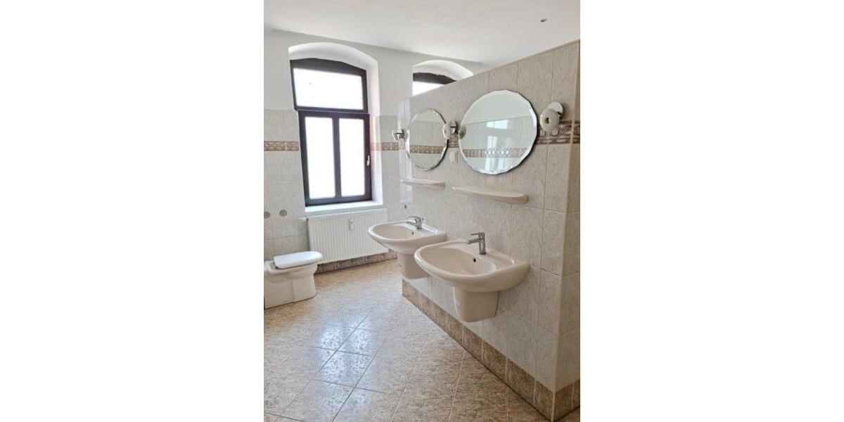 Erdgeschoßwohnung Zwickau Zwickau-Nord - 4 Zimmer, 156 m&sup2;, 900&euro; | Angebot:24910977