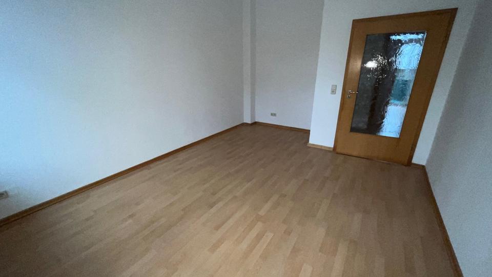 Hochparterre Reichenbach im Vogtland - 2 Zimmer, 55 m&sup2;, 300&euro; | Angebot:19406954