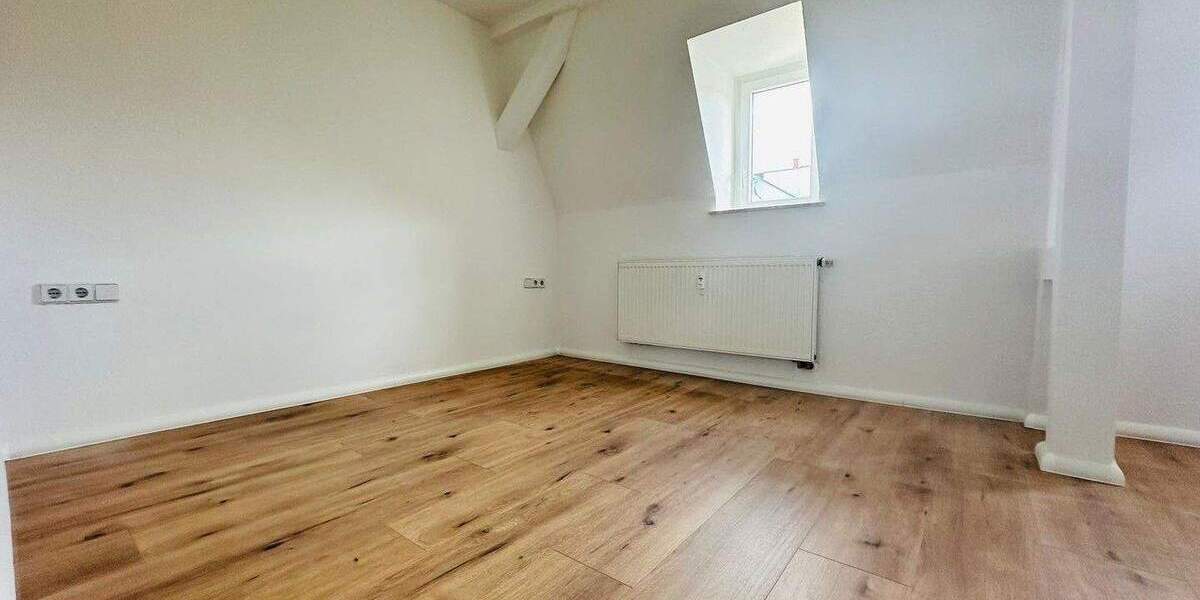 Etagenwohnung Meerane - 3 Zimmer, 71 m&sup2;, 575&euro; | Angebot:25755942
