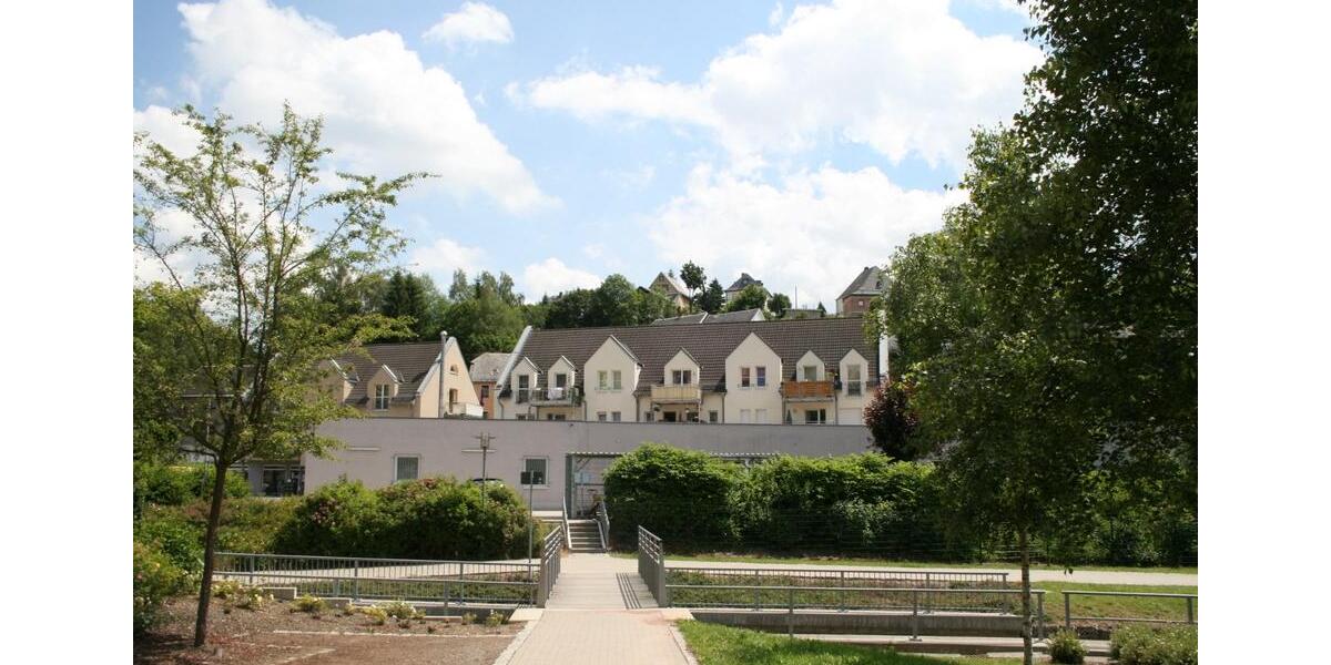 Etagenwohnung Reichenbach im Vogtland - 2.5 Zimmer, 69 m&sup2;, 380&euro; | Angebot:24610460