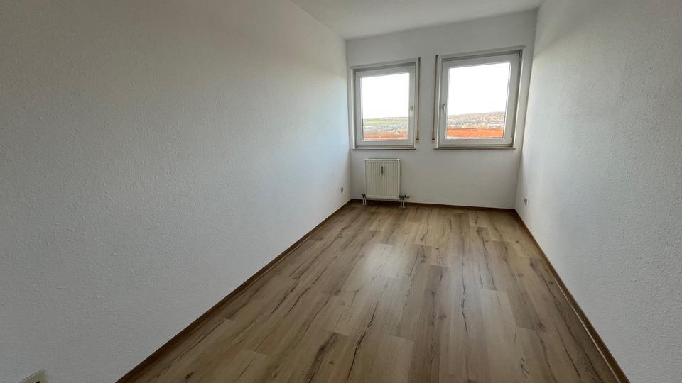 Etagenwohnung Zwickau Auerbach - 3 Zimmer, 80 m&sup2;, 570&euro; | Angebot:25963484