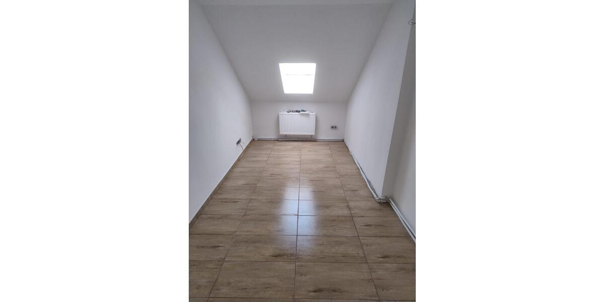 Dachgeschoßwohnung Crimmitschau - 3.5 Zimmer, 65 m&sup2;, 460&euro; | Angebot:25267386