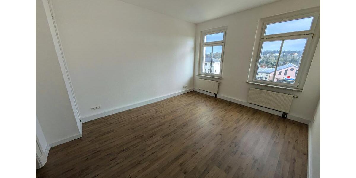 Etagenwohnung Meerane - 3 Zimmer, 85 m&sup2;, 400&euro; | Angebot:25945656