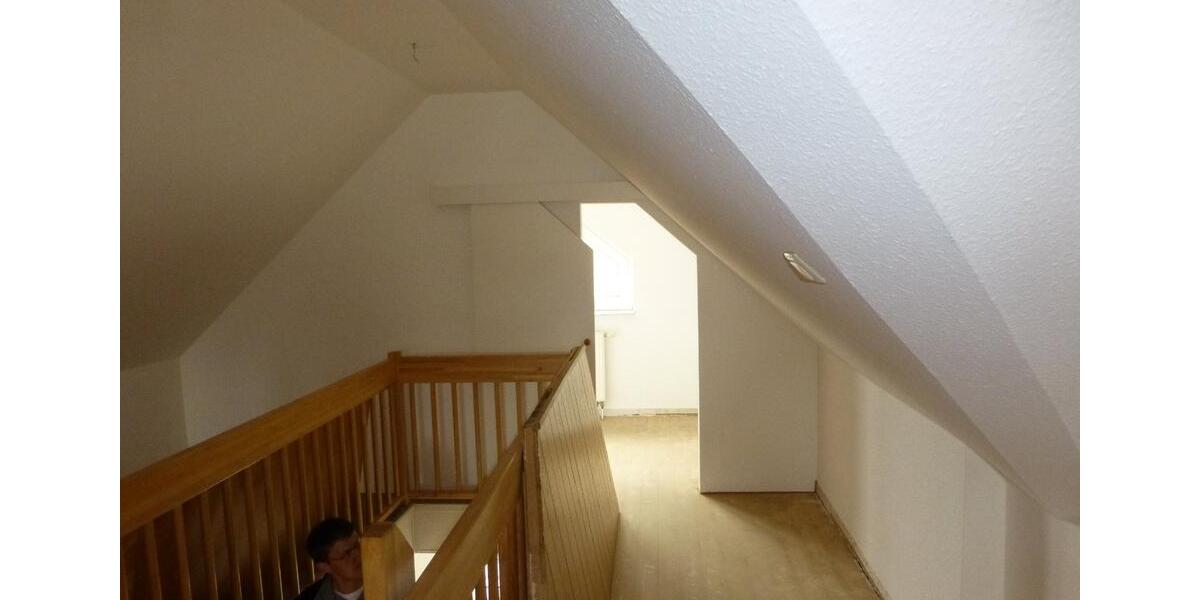 Dachgeschoßwohnung Ronneburg - 5 Zimmer, 138 m&sup2;, 700&euro; | Angebot:25178918