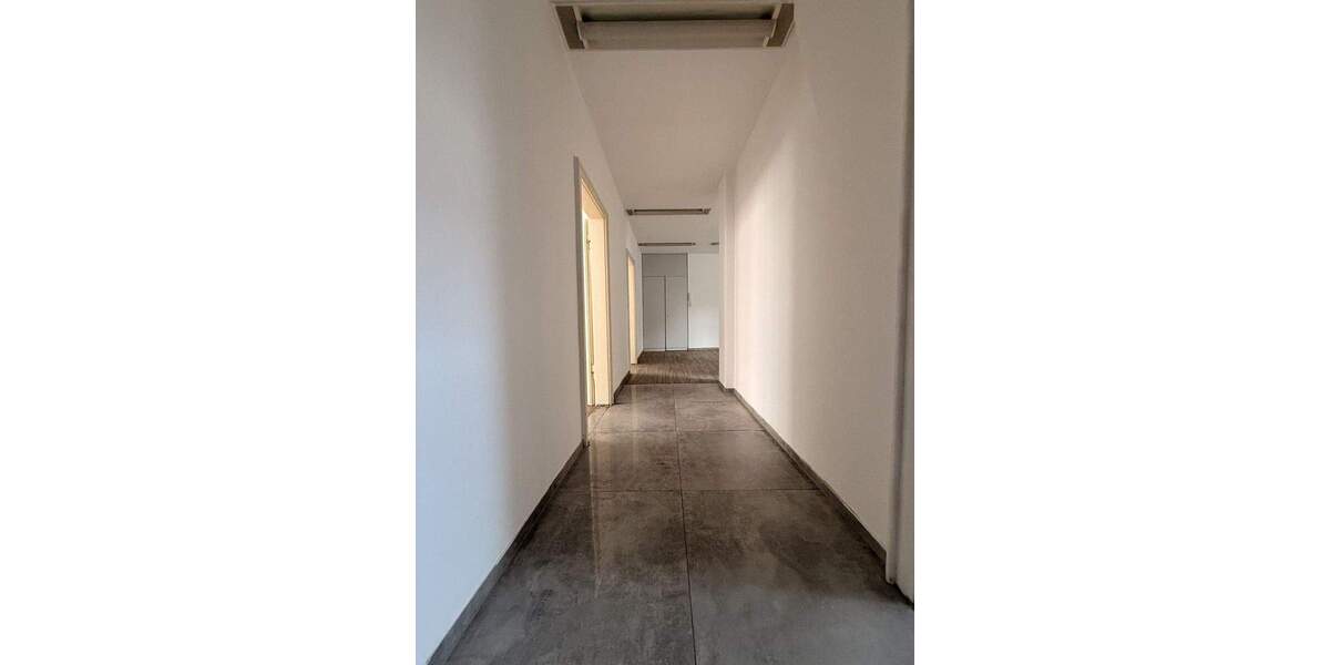 Etagenwohnung Zwickau Innenstadt - 5 Zimmer, 120 m&sup2;, 600&euro; | Angebot:25729285