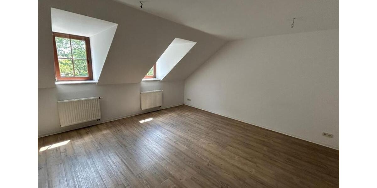Dachgeschoßwohnung Zwickau - 2 Zimmer, 52 m&sup2;, 280&euro; | Angebot:17122311