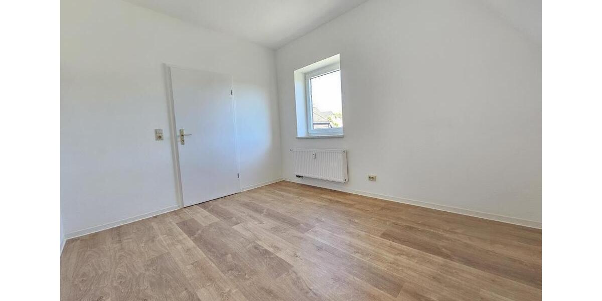 Dachgeschoßwohnung Aue-Bad Schlema Bad Schlema - 4 Zimmer, 70 m&sup2;, 420&euro; | Angebot:26478467
