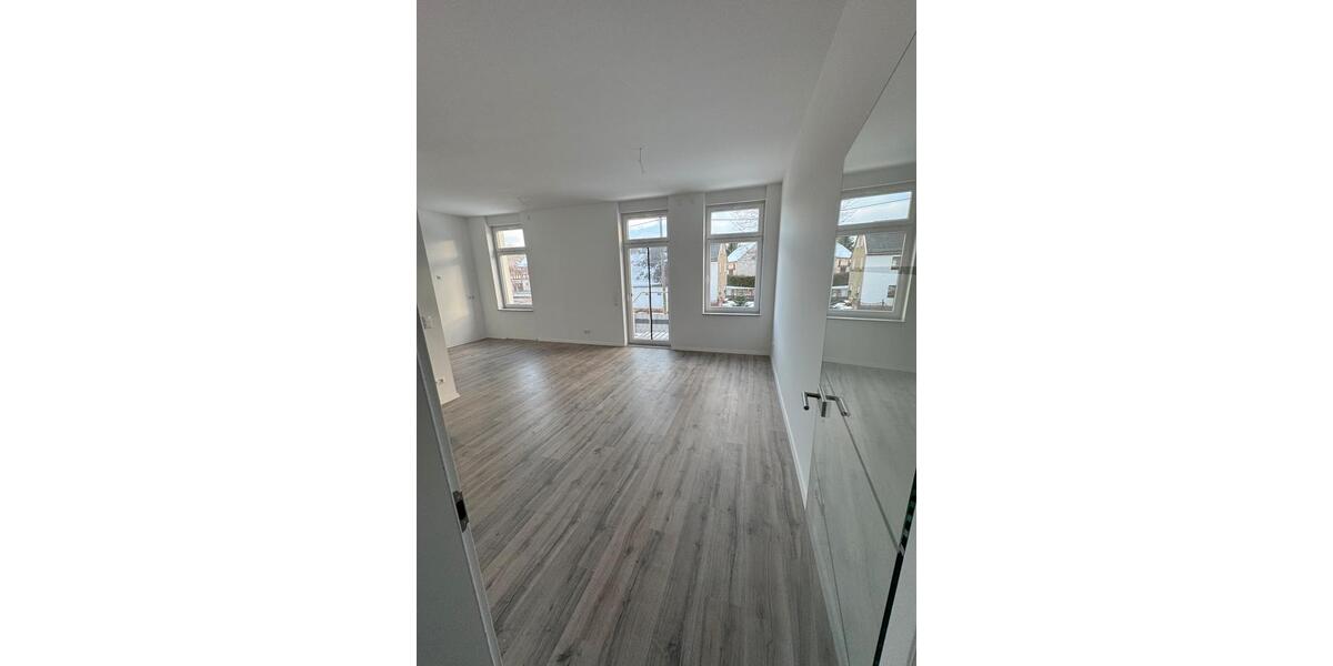 Hochparterre Langenbernsdorf - 2 Zimmer, 63 m&sup2;, 780&euro; | Angebot:24479008