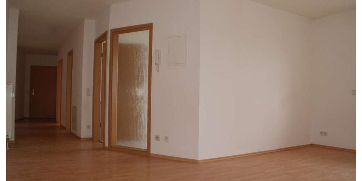 Etagenwohnung Meerane - 2 Zimmer, 63 m&sup2;, 320&euro; | Angebot:24002397