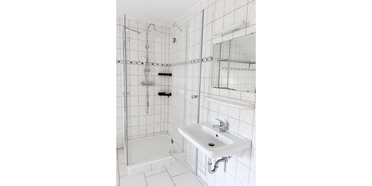 Dachgeschoßwohnung Meerane - 4 Zimmer, 127 m&sup2;, 735&euro; | Angebot:25749736