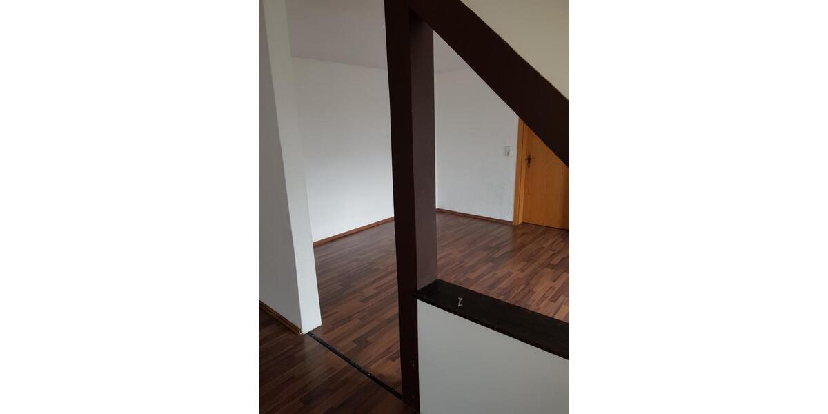 Dachgeschoßwohnung Glauchau - 4 Zimmer, 125 m&sup2;, 575&euro; | Angebot:25790173