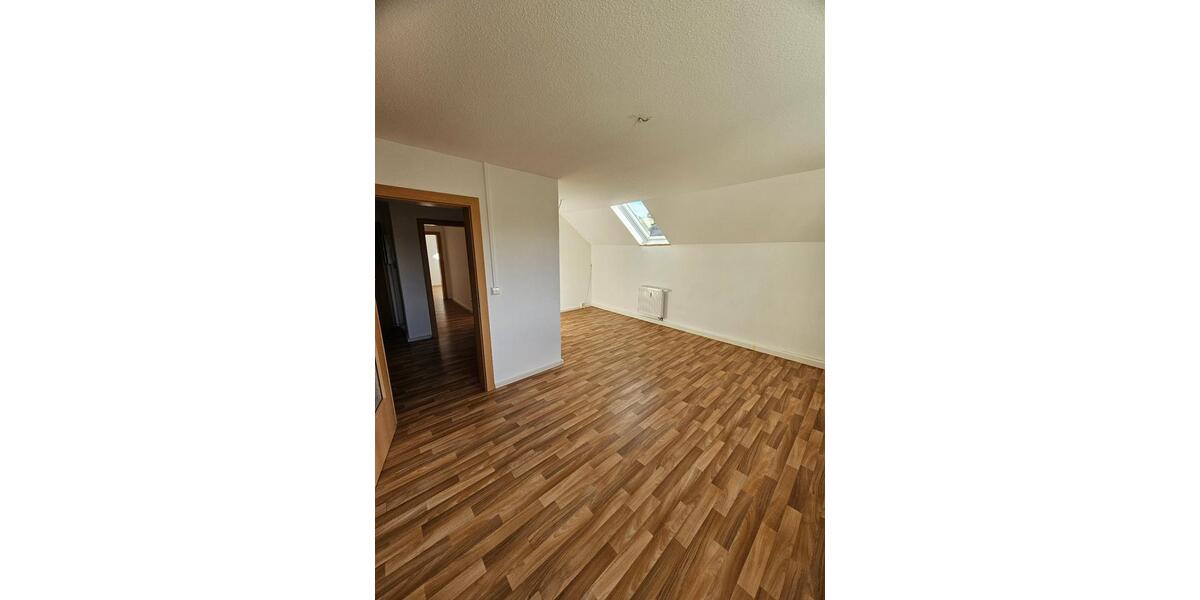 Dachgeschoßwohnung Gornsdorf - 4 Zimmer, 81 m&sup2;, 469&euro; | Angebot:23145726