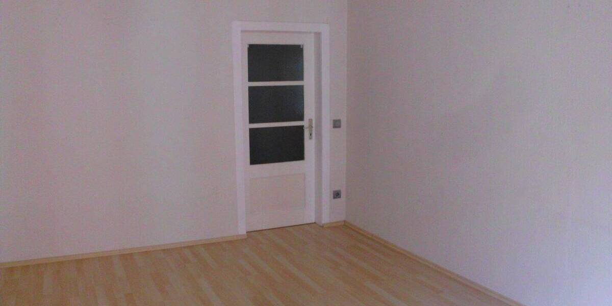 Etagenwohnung Zwickau Innenstadt - 3 Zimmer, 132 m&sup2;, 925&euro; | Angebot:25880935