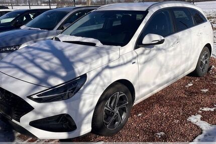 Hyundai i30 50.300 km 18.469 &euro; Oberlungwitz 09353