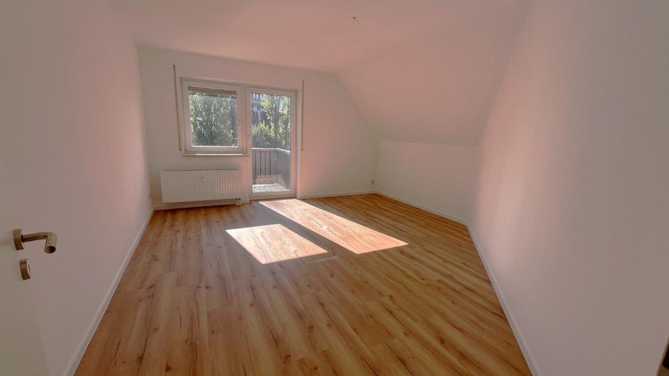 Dachgeschoßwohnung Reichenbach im Vogtland - 3 Zimmer, 77 m&sup2;, 464&euro; | Angebot:25056006