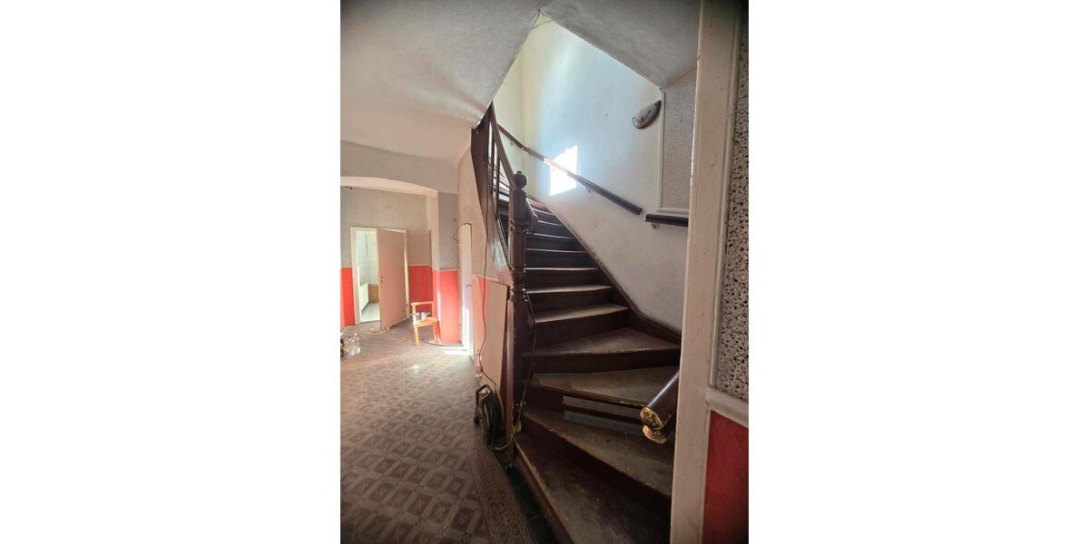 Etagenwohnung Meerane - 8 Zimmer, 180 m&sup2;, 50.000&euro; | Angebot:26757988