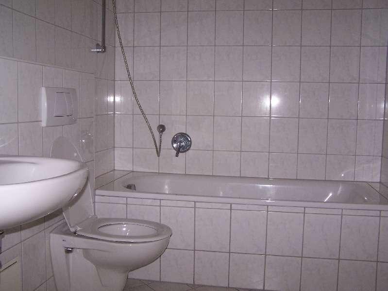 Etagenwohnung Zwickau - 2 Zimmer, 63 m&sup2;, 335&euro; | Angebot:24614172