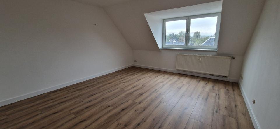Dachgeschoßwohnung Hohenstein-Ernstthal Ernstthal - 5 Zimmer, 98 m&sup2;, 630&euro; | Angebot:25232383