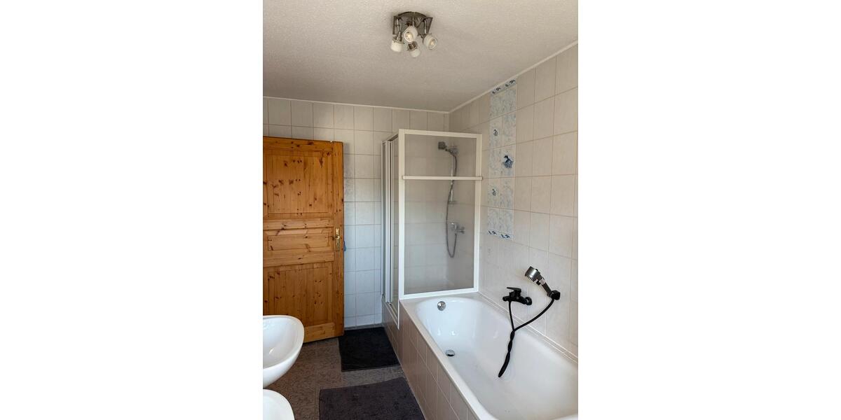 Dachgeschoßwohnung Aue-Bad Schlema Bad Schlema - 5 Zimmer, 150 m&sup2;, 1.200&euro; | Angebot:25601084