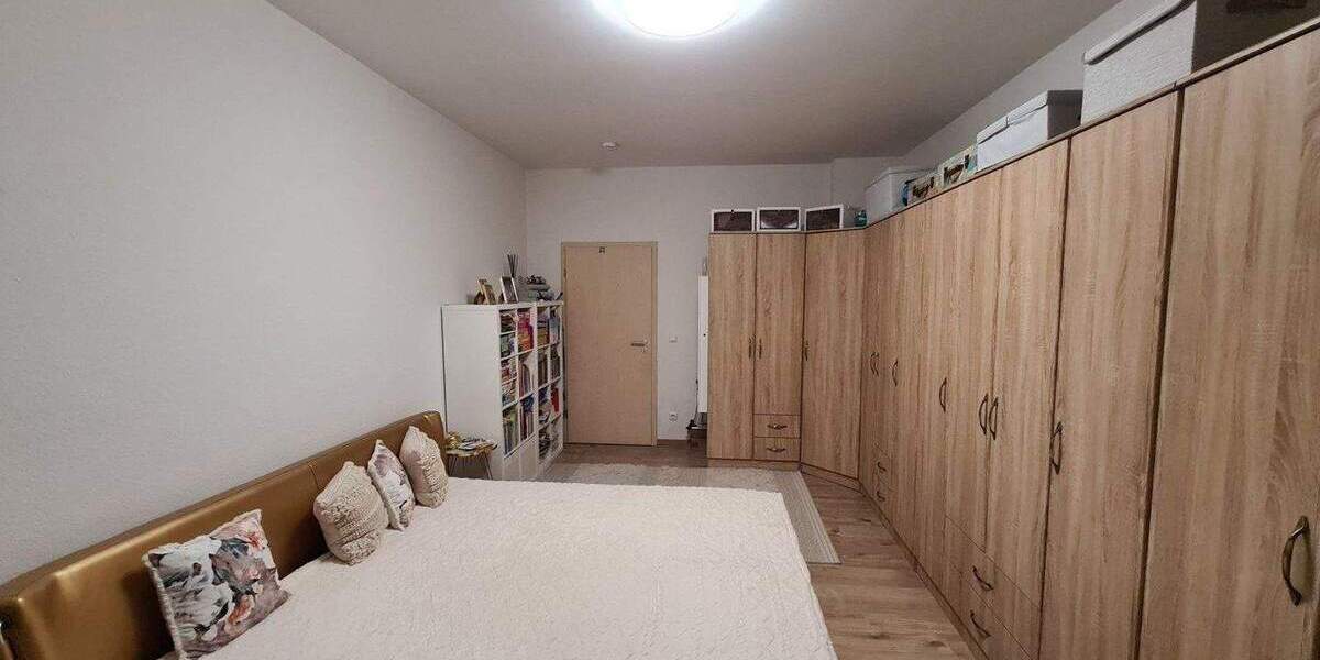 Etagenwohnung Zwickau Pölbitz - 3 Zimmer, 93 m&sup2;, 560&euro; | Angebot:25707502