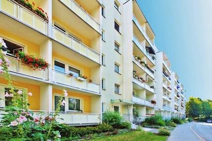 Wohnung Zwickau Neuplanitz - 3 Zimmer, 70 m&sup2;, 452&euro; | Angebot:26674735
