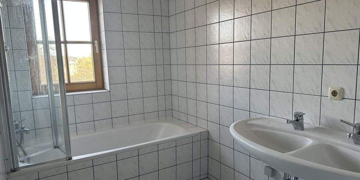 Etagenwohnung Auerbach/Vogtland Auerbach - 3 Zimmer, 101 m&sup2;, 84.000&euro; | Angebot:25837765