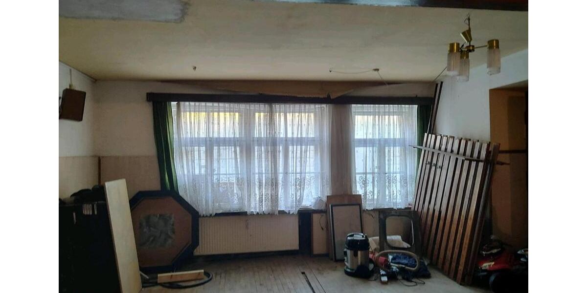 Etagenwohnung Auerbach - 4 Zimmer, 150 m&sup2;, 300&euro; | Angebot:25633440