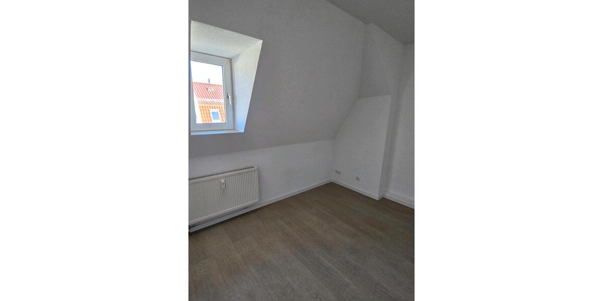 Dachgeschoßwohnung Zwickau Neuplanitz - 4 Zimmer, 70 m&sup2;, 700&euro; | Angebot:23910858