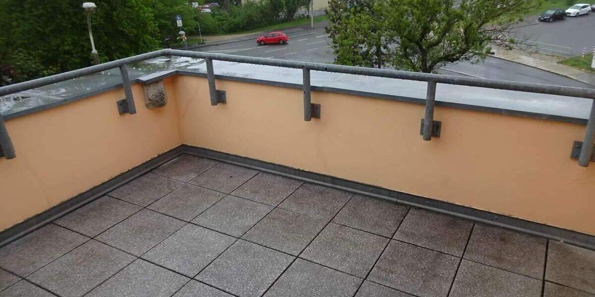 Etagenwohnung Zwickau Innenstadt - 3 Zimmer, 77 m&sup2;, 595&euro; | Angebot:25780742