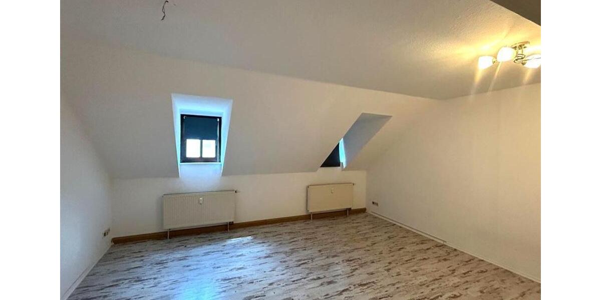 Dachgeschoßwohnung Zwickau - 3 Zimmer, 86 m&sup2;, 467&euro; | Angebot:17122451