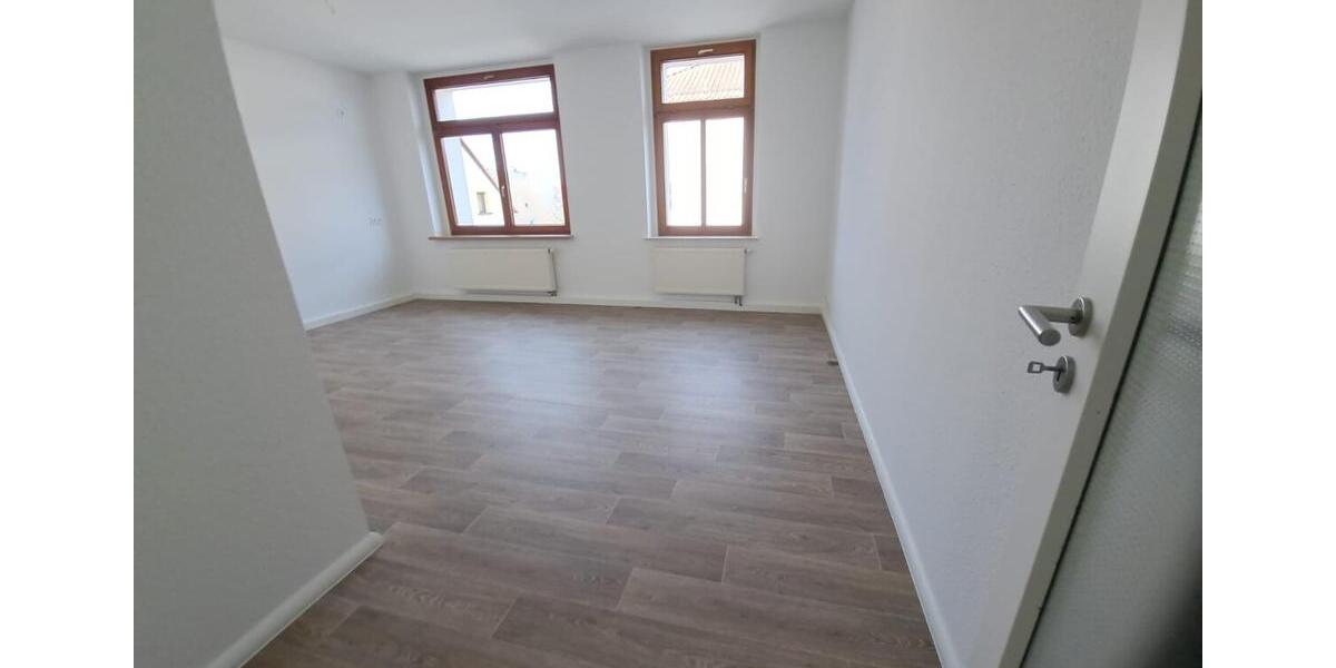 Etagenwohnung Meerane - 3 Zimmer, 120 m&sup2;, 660&euro; | Angebot:25855294