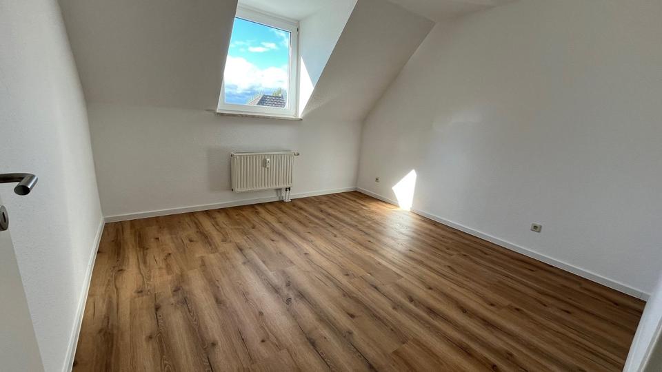Dachgeschoßwohnung Reichenbach im Vogtland - 3 Zimmer, 77 m&sup2;, 464&euro; | Angebot:25056006