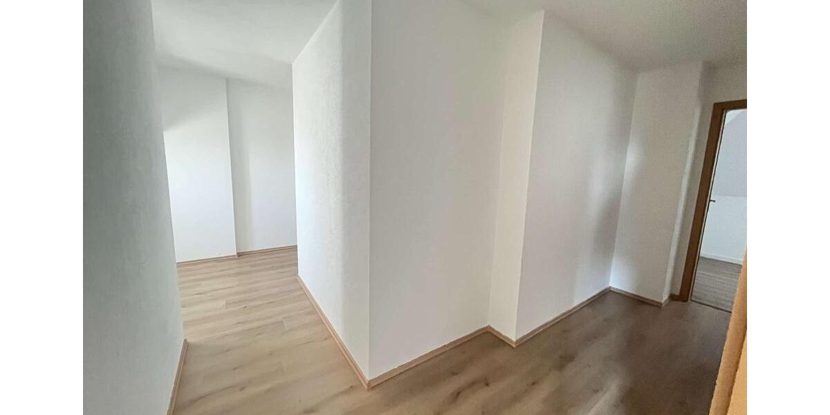 Dachgeschoßwohnung Reichenbach im Vogtland - 4 Zimmer, 77 m&sup2;, 380&euro; | Angebot:26168702