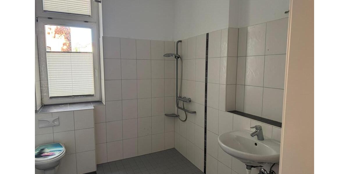 Erdgeschoßwohnung Zwickau Zwickau-Nord - 5 Zimmer, 174 m&sup2;, 900&euro; | Angebot:25855314