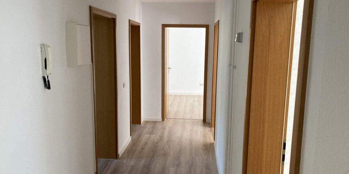 Etagenwohnung Zwickau Eckersbach - 3 Zimmer, 76 m&sup2;, 350&euro; | Angebot:25802813