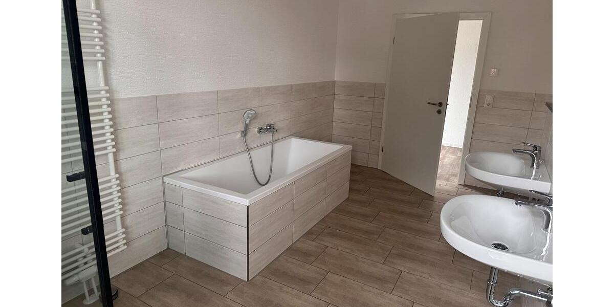 Etagenwohnung Meerane - 2 Zimmer, 89 m&sup2;, 668&euro; | Angebot:25381772