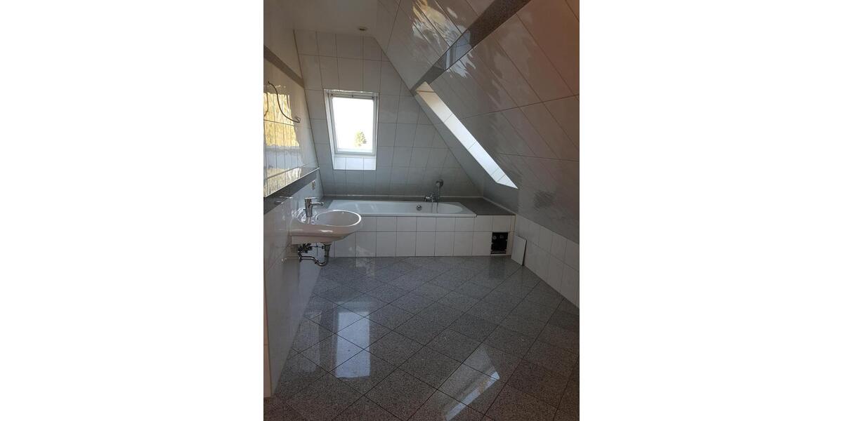 Dachgeschoßwohnung Hohenstein-Ernstthal Ernstthal - 3 Zimmer, 85 m&sup2;, 640&euro; | Angebot:25255010