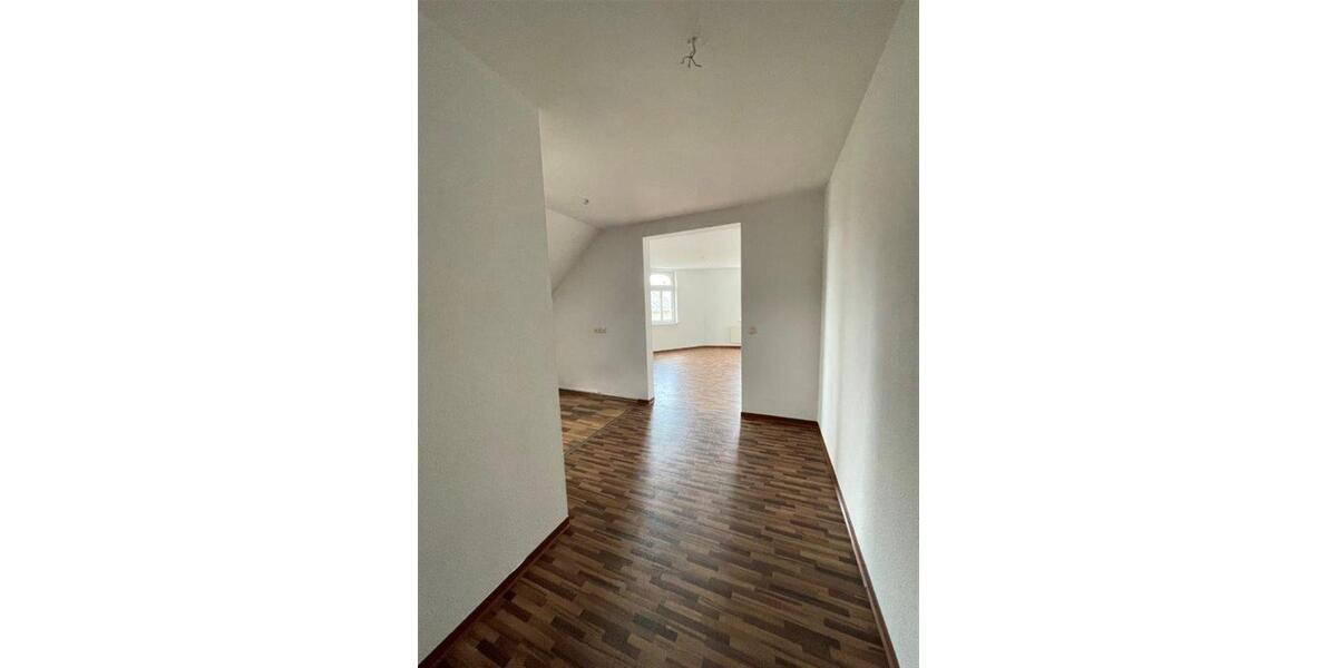 Dachgeschoßwohnung Glauchau - 3 Zimmer, 78 m&sup2;, 428&euro; | Angebot:24746842